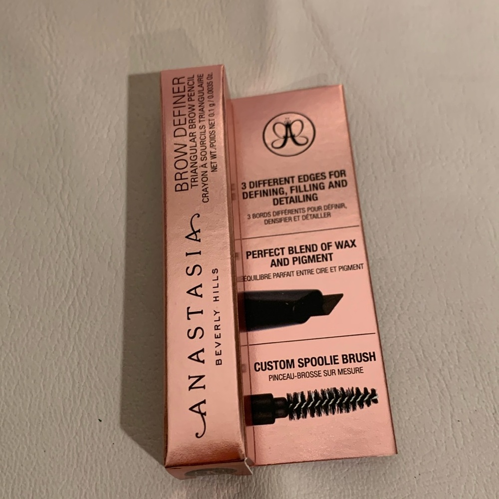 Anastasia Beverlyly Hills Brow Definer